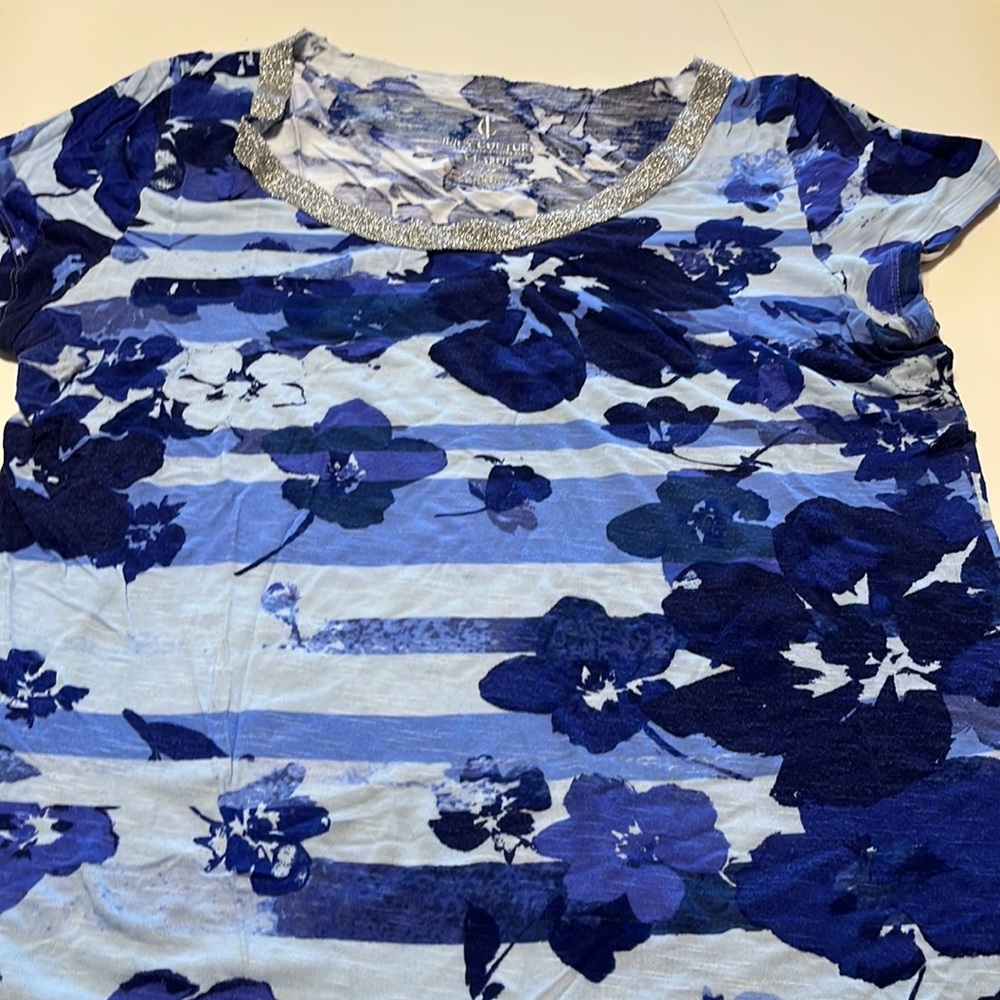 Juicy Couture shirt gently worn washes very well soft jersey material